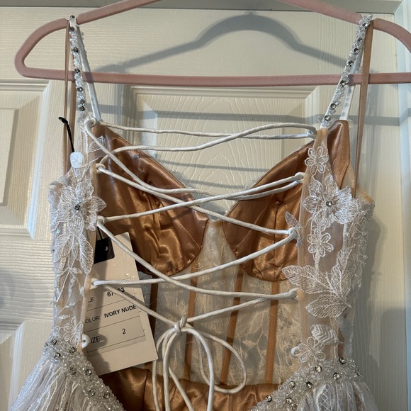 MAC DUGGAL 67563 white gown layers of tulle size 2 - Picture 5 of 11